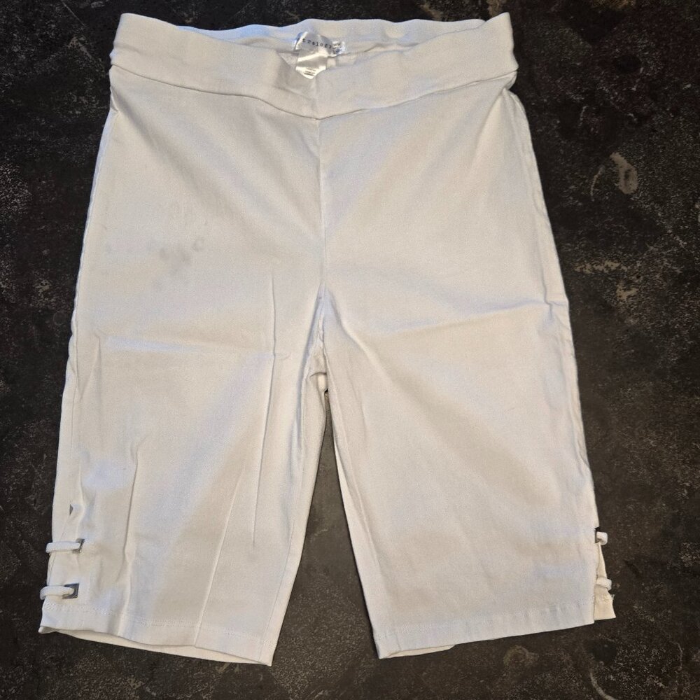 RETRELOGY WHITE STRETCH BERMUDA SHORTS